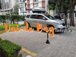 Carro 7 lugares com bagageiro de teto