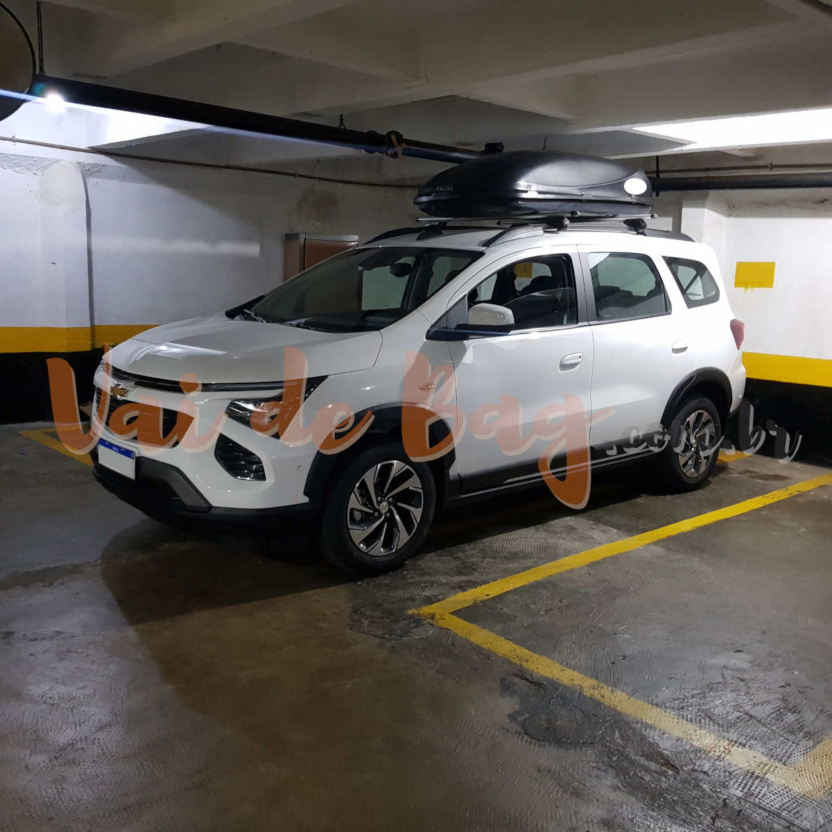 Bagageiro de teto instaladado chevrolet Spin 2024 2025 carro alugado pela Localiza