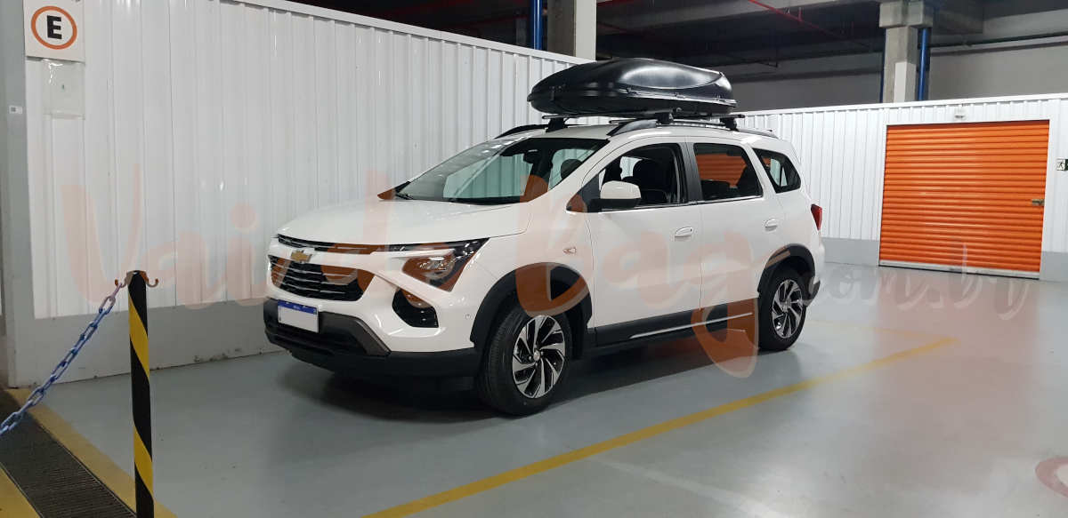 Chevrolet Spin com bagageiro de teto de 450 litros da aluguel de bagageiro com a locadora Localiza, ideal para viagens com mais espaço e conforto.